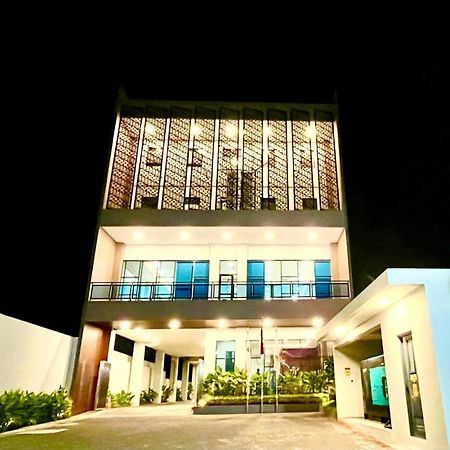 Front One Hotel Gombong Gombong  Kültér fotó